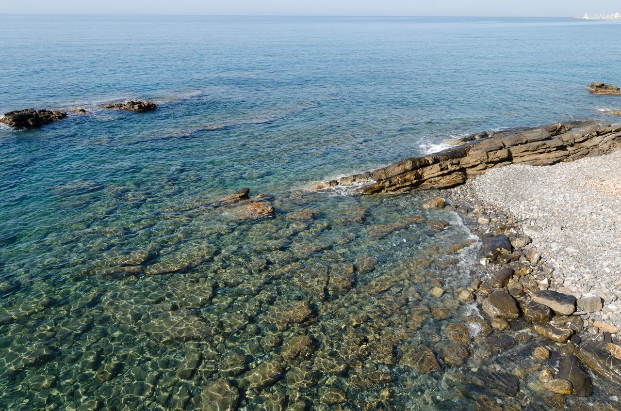Seaside Holiday Apartment - Unique Location Cipressa Екстер'єр фото