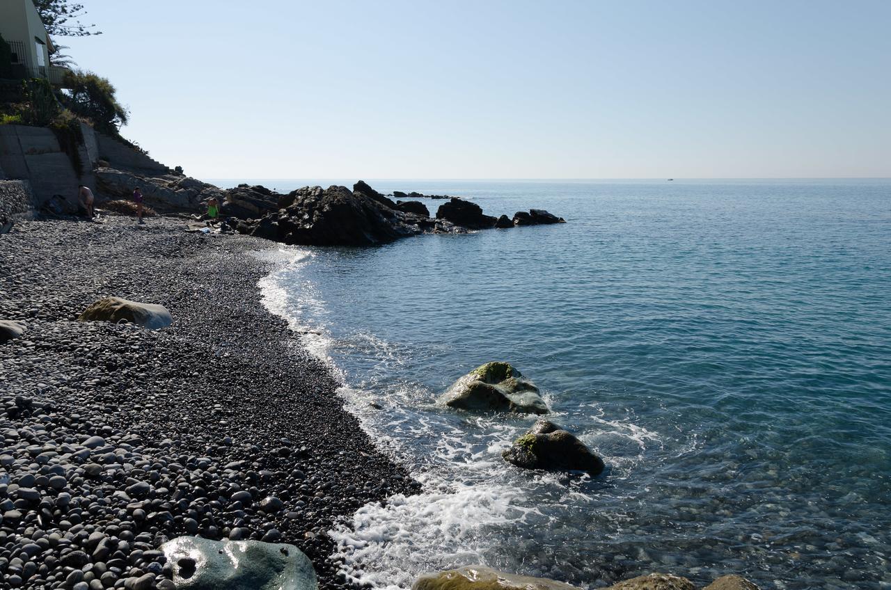 Seaside Holiday Apartment - Unique Location Cipressa Екстер'єр фото