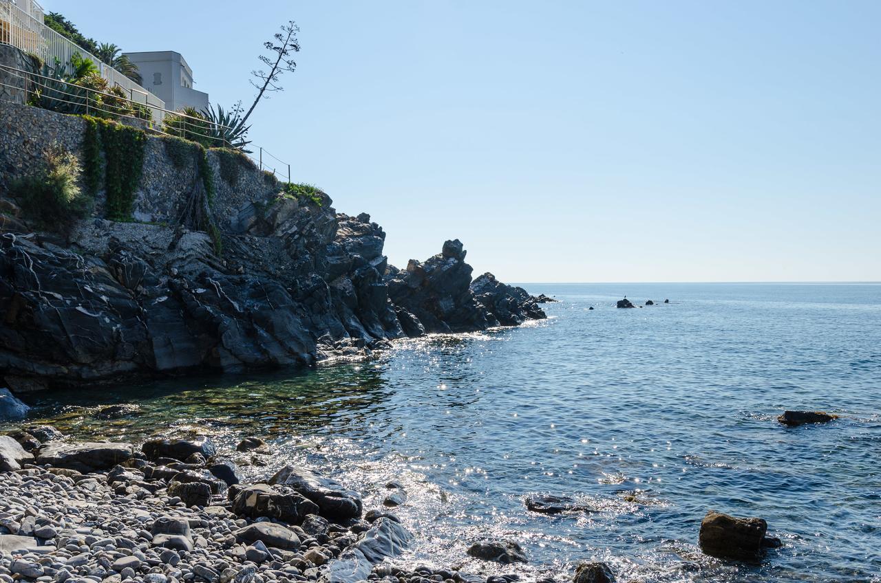 Seaside Holiday Apartment - Unique Location Cipressa Екстер'єр фото